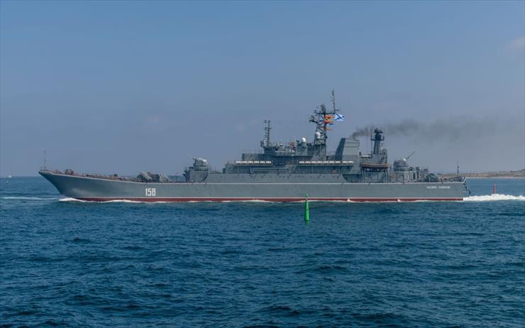 kutr typu Kientawr-KL  Centaur-class_ - okręt desantowy Cezar Kunikow.jpg