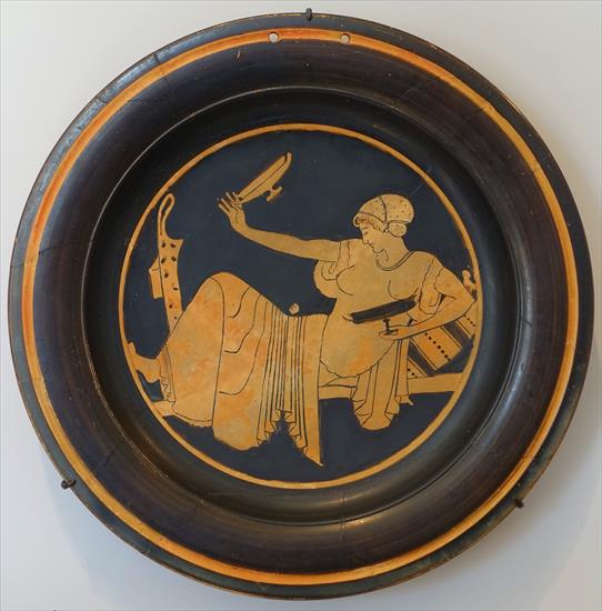 Grecja - Woman_playing_kottabos,_plate,_by_the_Bryn_Mawr_Painter...acotta_-_Sackler_Museum_-_Harvard_University_-_DSC01771.jpg